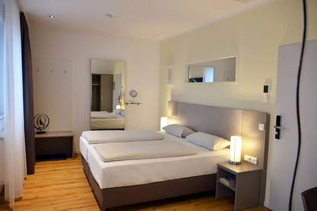 Budget, Twin Beds, No Elevator, Annex، Arthotel Munich 7/10