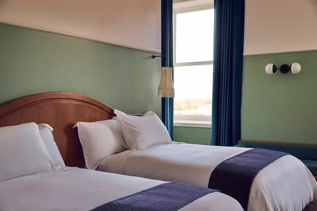 غرفة كلاسيكية بسريرين مزدوجين، The Drayton Hotel Savannah, Curio Collection by Hilton 2/2
