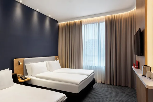 غرفة قياسية بسرير كوين مع أريكة، Holiday Inn Express MUNICH CITY WEST 2/9