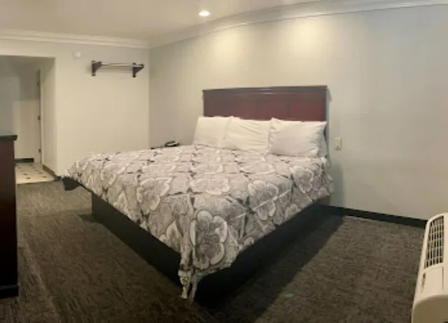 غرفة بسرير كوين، Capital City Inn Sacramento Convention Center CA 1/1