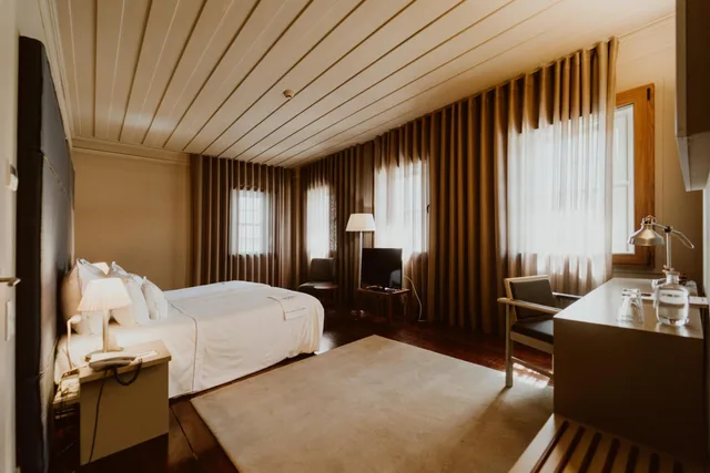جناح جونيور، Hotel Da Oliveira 5/7