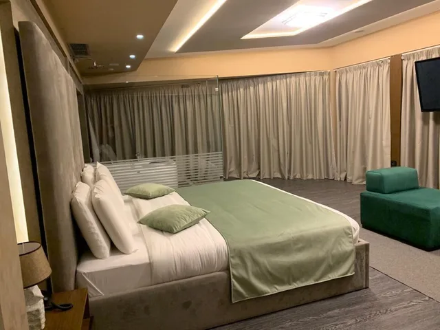 غرفة سوبيريور بسرير كينج بشرفة، Albanopolis Hotel 1/1