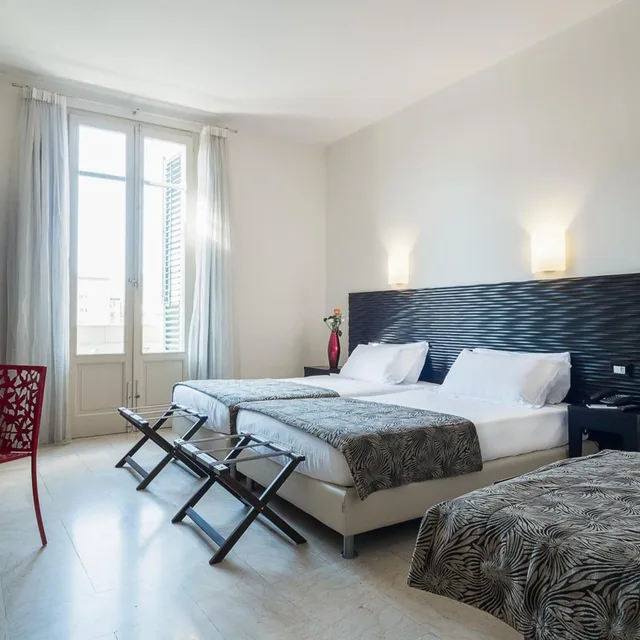 غرفة ثلاثية، Hotel Garibaldi 1/4
