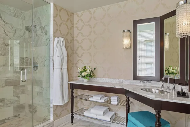 Studio, King Bed, The Nines A Luxury Collection Hotel Portland 4/4