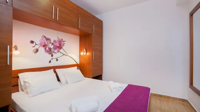 1 Bedroom, Apartment, Shared Balcony, Raymond Apartments 2/3