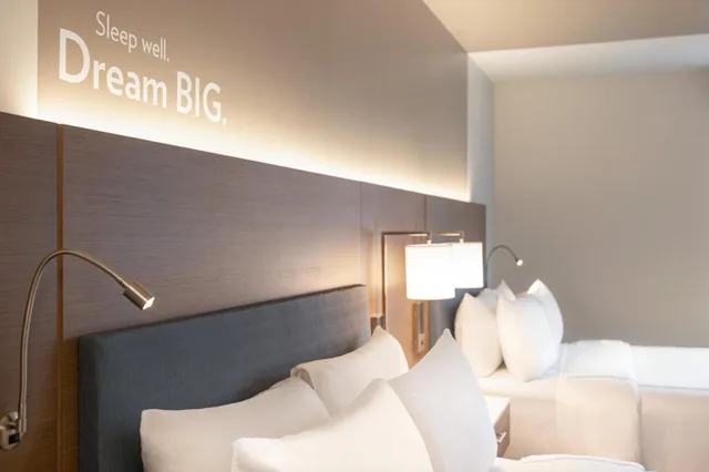 غرفة قياسية بسرير كينج وسريرين كوين، Even Hotel Rochester Mayo Clinic Area 2/6