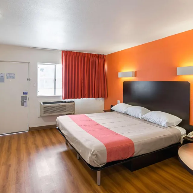 غرفة بسرير كينج لغير المدخنين، Motel6 El Paso, TX - Airport - Fort Bliss 2/10