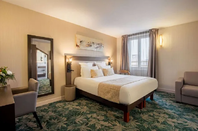 غرفة عائلية بسرير كوين مع أريكة، Best Western Plus Hotel Belfort Centre Gare 3/5
