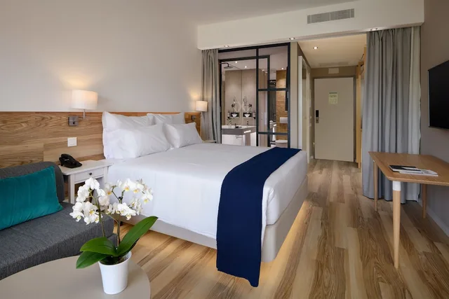 غرفة بريميوم عائلية بسريرين مزدوجين بغرفتي نوم مع أريكة، Tivoli Alvor Algarve - All Inclusive Resort 2/7