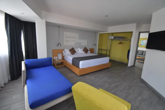 جناح بسرير كينج مع أريكة، Hotel Perla Central 3/9
