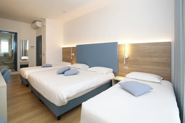 غرفة كلاسيكية رباعية بسرير مزدوج وسريرين منفصلين، Riviera Castelsardo Hotel 5/10
