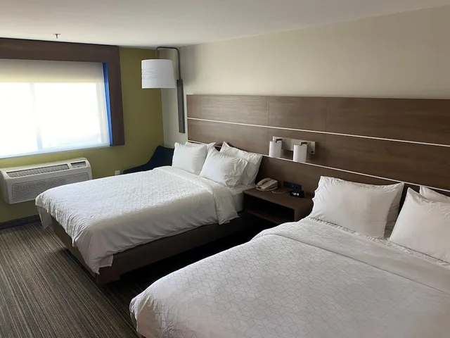 غرفة قياسية بسريرين كوين، Holiday Inn Express Hotel And Suites Woodland Hills 1/4