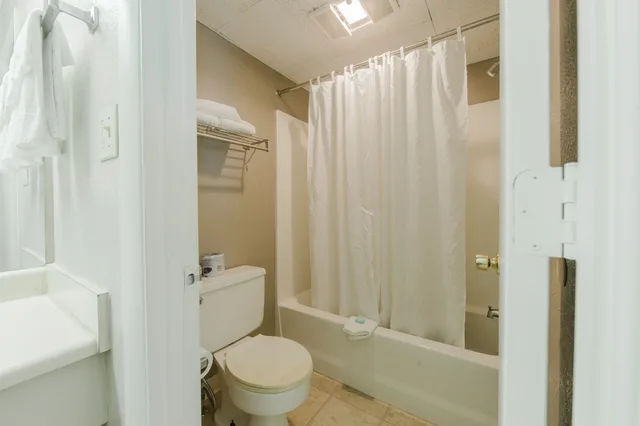غرفة قياسية بسريرين مزدوجين، Green Valley Motel 3/3