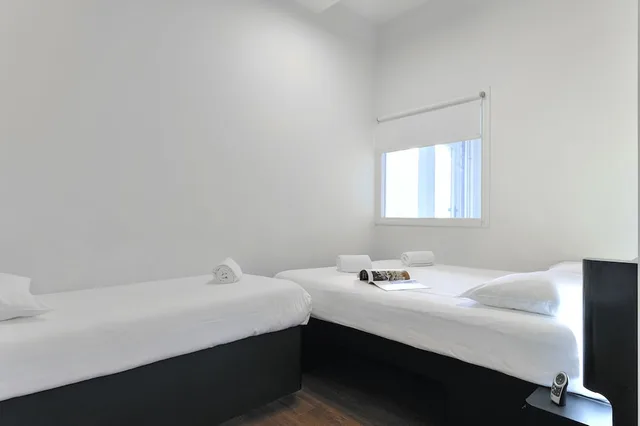 غرفة عائلية ثلاثية بسرير مزدوج لذوي الإعاقة، easyHotel Amsterdam City Centre 6/10
