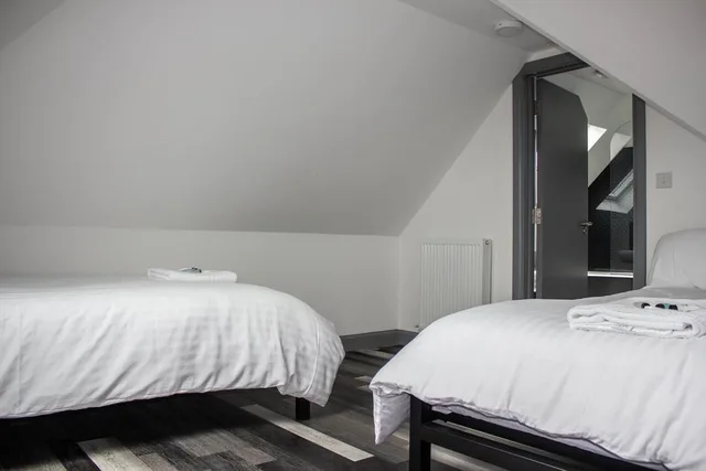 غرفة بسرير مزدوج أو سريرين منفصلين، Crofts Hotel 6/9