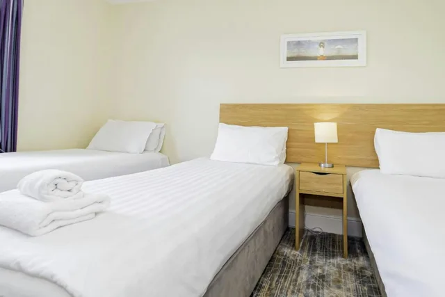 Standard Triple Room, Majestic Hotel Eastbourne by Belvilla 2/5