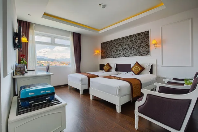 Superior, Twin Beds, City View, SEA PHOENIX HOTEL 3/9
