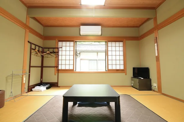 غرفة قياسية بفرشتي فوتون، Koyasan Shukubo Komyoin 2/2