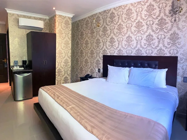 Basic, King Bed, Hotel Palacio Maya 4/10