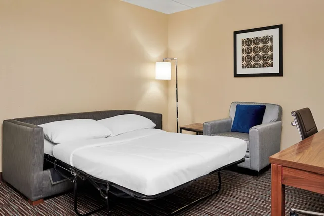 غرفة تقليدية بسرير كينج لذوي الإعاقة، Royle Hotel Milwaukee Airport 2/3