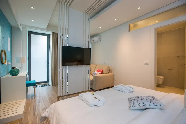 Aqua Marine, Deluxe, Queen Bed, Patio، Villa Diamond 3/10