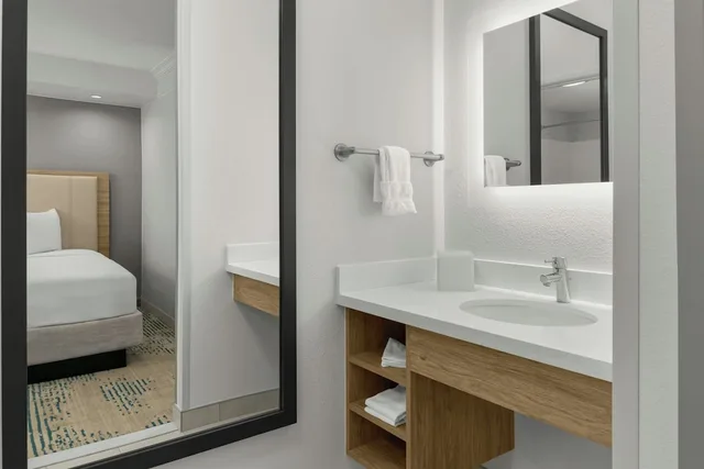 جناح بسريرين كوين مع سرير سحّاب إضافي لذوي الإعاقة، SpringHill Suites Lehi at Thanksgiving Point 4/6