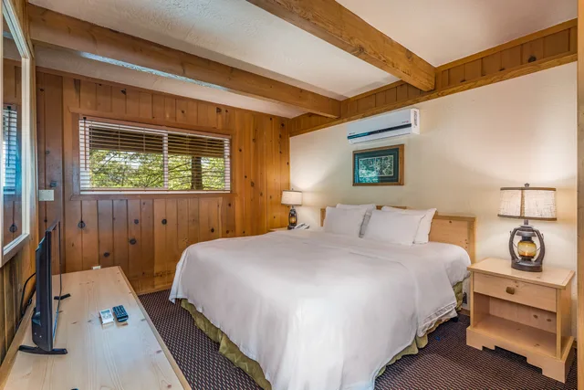 شاليه بسرير كينج، The Pines Resort 1/1