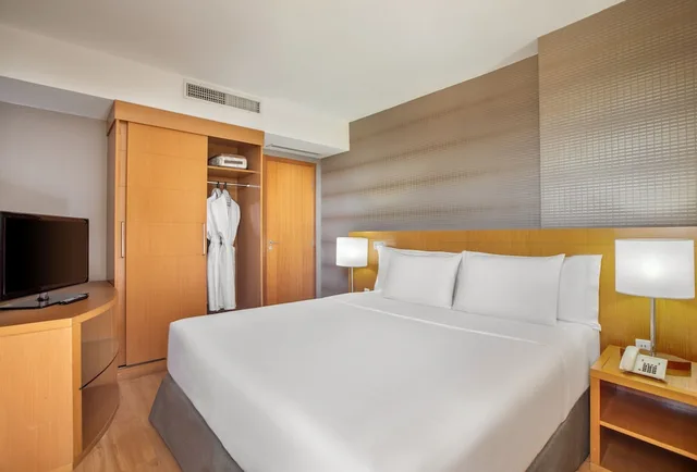 غرفة بريميوم بسرير كينج وسرير كوين مع أريكة، Brasil 21 Suites Affiliated by Melia 2/10