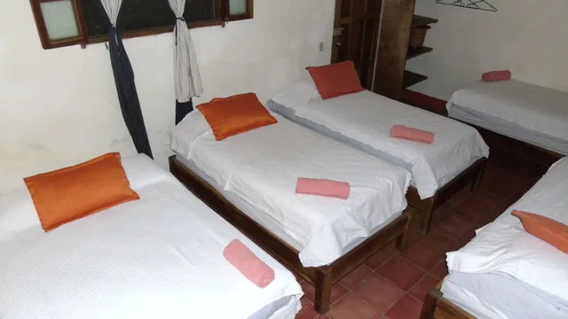 Family, 1 Double and 4 Single Beds، CASA BARCELONA HOTEL 5/6