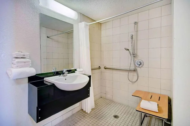 غرفة بسرير كوين بمطبخ لغير المدخنين، Studio6 Tucson, AZ - Irvington Road 6/7
