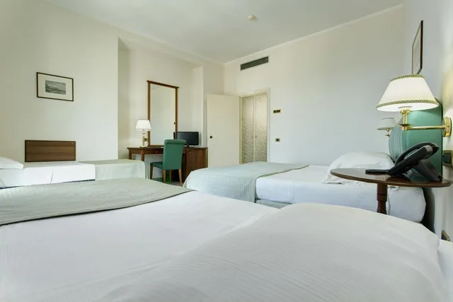 غرفة قياسية رباعية، Lloyd's Baia Hotel 2/2