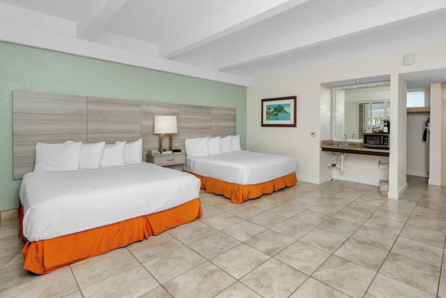 غرفة قياسية بسريرين كوين بإطلالة على المرفأ لذوي الإعاقة، Best Western Plus Yacht Harbor Inn 1/3