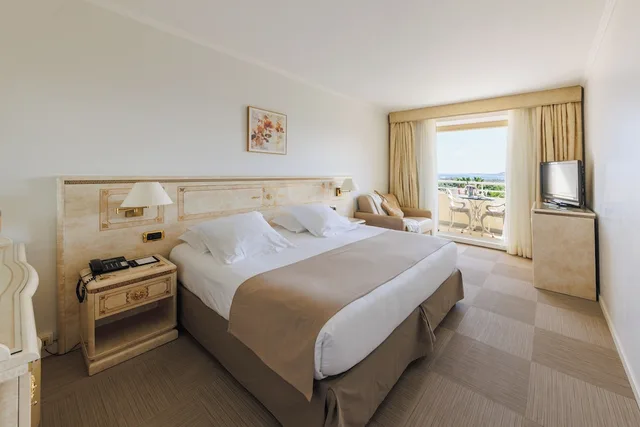 Comfort, King Bed, Mountain and Sea View، Hotel Corsica 3/9