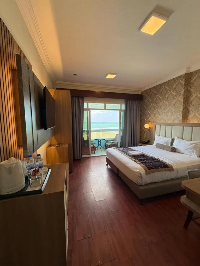 غرفة ديلوكس بإطلالة على البحر بشرفة، Mermaid Beach Hotel 2/10