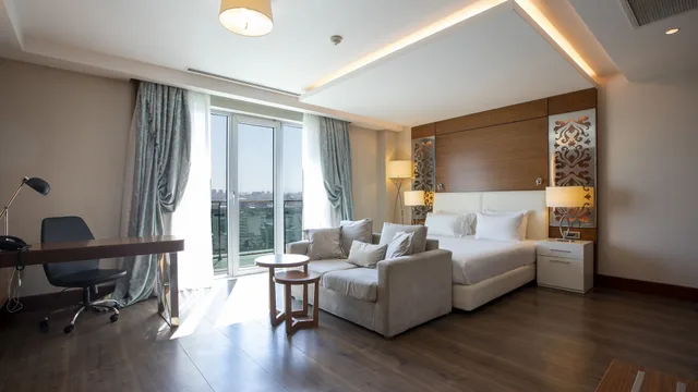 جناح بسرير كينج بحوض جاكوزي للمدخنين، Holiday Inn Ankara - Cukurambar 4/9