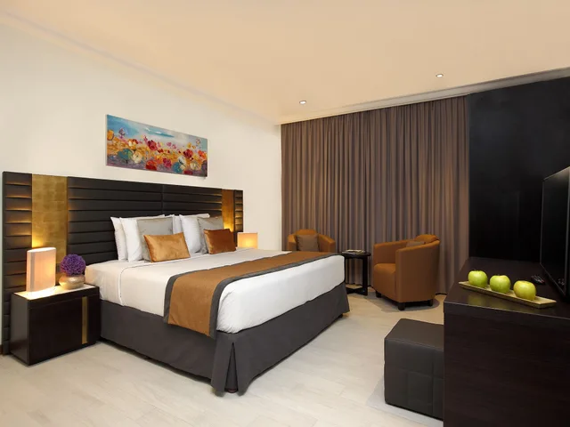 فيلا ملكية بسرير كينج وسريرين فرديين بـ3 غرف نوم بمسبح خاص، منتجع شاطئ الدانة(Dana Beach Resort Al Khobar) 1/4