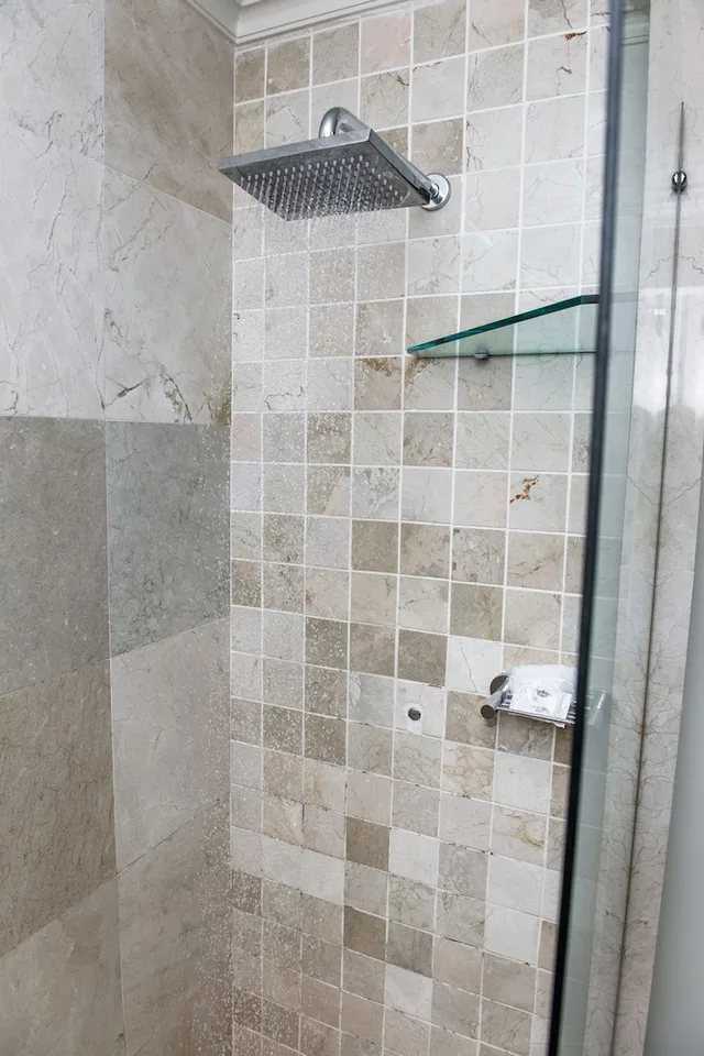 2 Bedrooms, King Bed, Belaire Suites 6/6