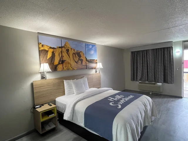Efficiency, Queen Bed، Days Inn by Wyndham Salina South 5/10