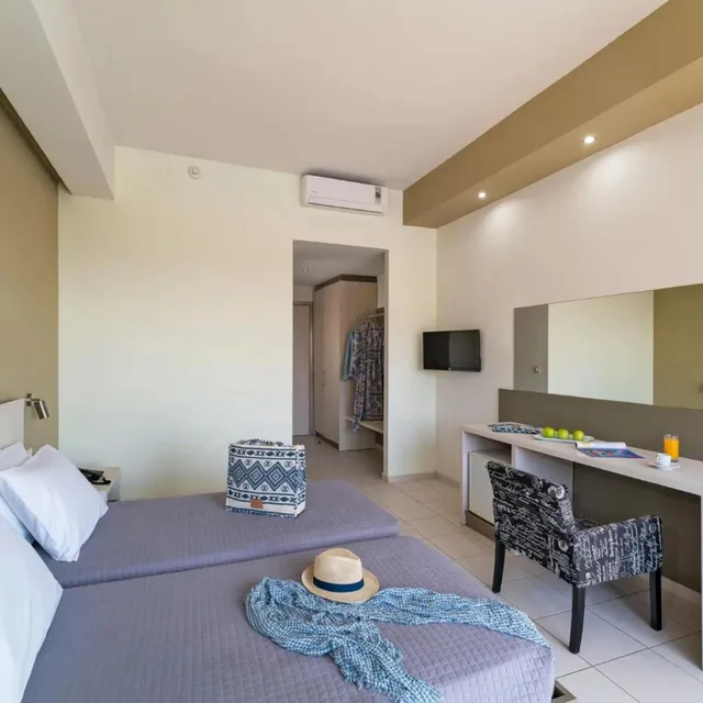 غرفة سوبيريور ثلاثية، Cathrin Hotel By Anayia All Inclusive Resorts 2/2