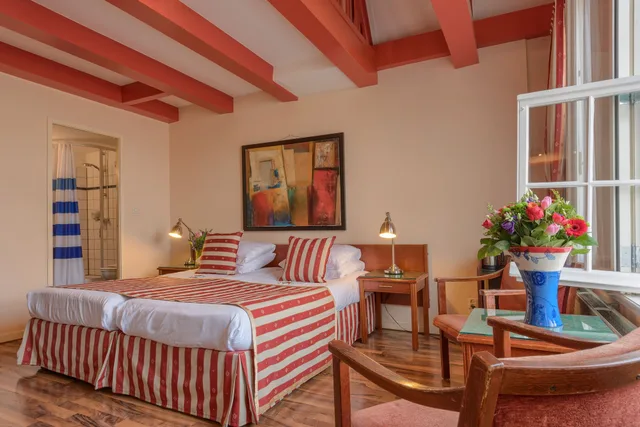 غرفة عائلية بخمسة أسرّة بإطلالة على القناة، Hotel Des Arts 3/5