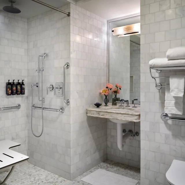 استوديو لذوي الإعاقة، The Fifth Avenue Hotel 2/2