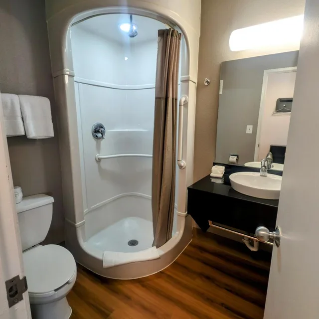 غرفة رباعية يُسمح فيها بالحيوانات الأليفة، Econo Lodge Idaho Falls, ID 5/6