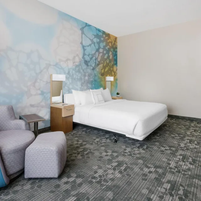 غرفة بسرير كينج بحوض استحمام لذوي الإعاقة، Courtyard Dallas Lewisville 3/10