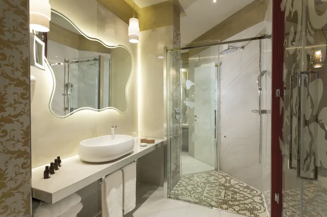 James Joyce, Suite, King Bed, Square View, Sofa، Grand Hotel Duchi D Aosta 1/1