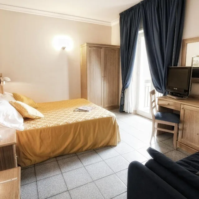 غرفة ثلاثية، Hotel Sabbie d Oro 5/10