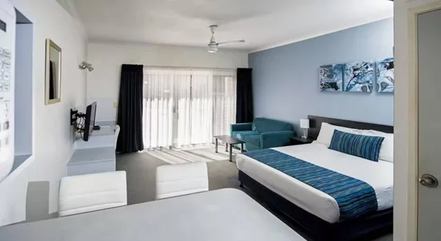 Spa, Suite, Queen Bed، The Beach Motel Hervey Bay 1/1