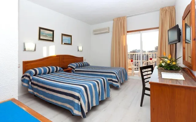 غرفة قياسية ثلاثية، Cabana Hotel 1/3