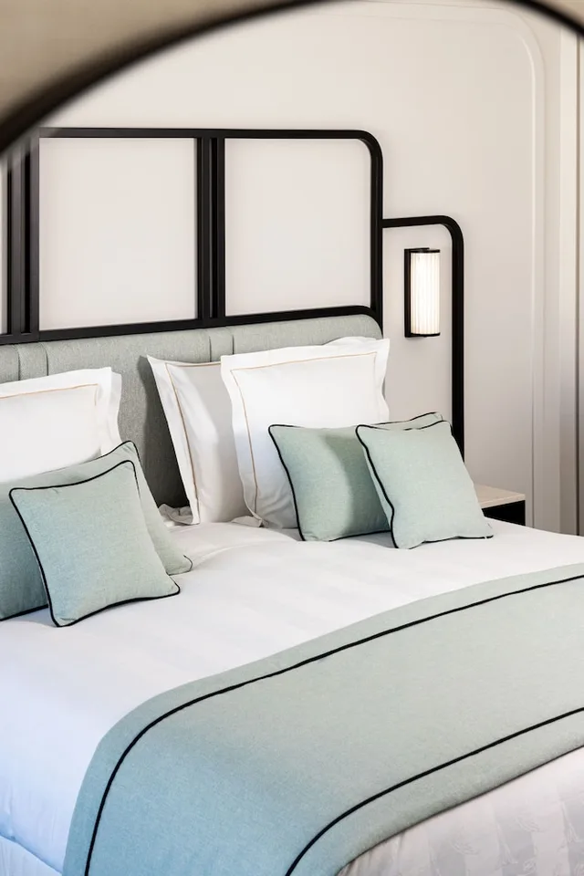Junior Suite, King Bed, City View, Mondrian Cannes 7/10