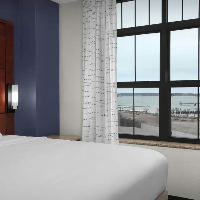 Studio, King Bed, Harbour Side, Sofa، RESIDENCE INN BY MARRIOTT PORTLAND DOWNTOWN WATERFRONT 1/7