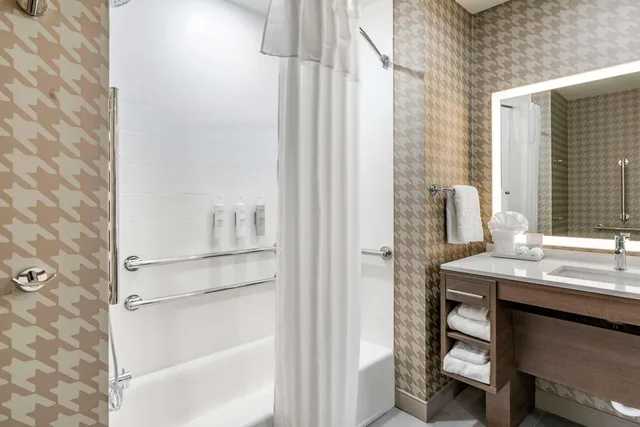 جناح استوديو بسرير كينج بحوض استحمام لذوي الإعاقة، Home2 Suites Lexington Keeneland Airport, KY 2/3